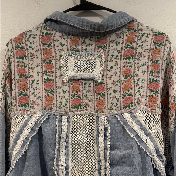 POL Denim and Cream Oversized Lightweight Floral Jean Jacket - Picture 9 of 11